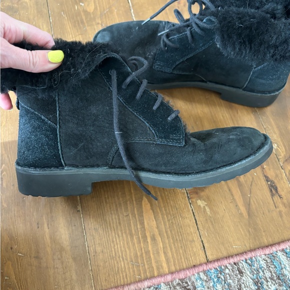 Ugg lace up with fur - Picture 6 of 16